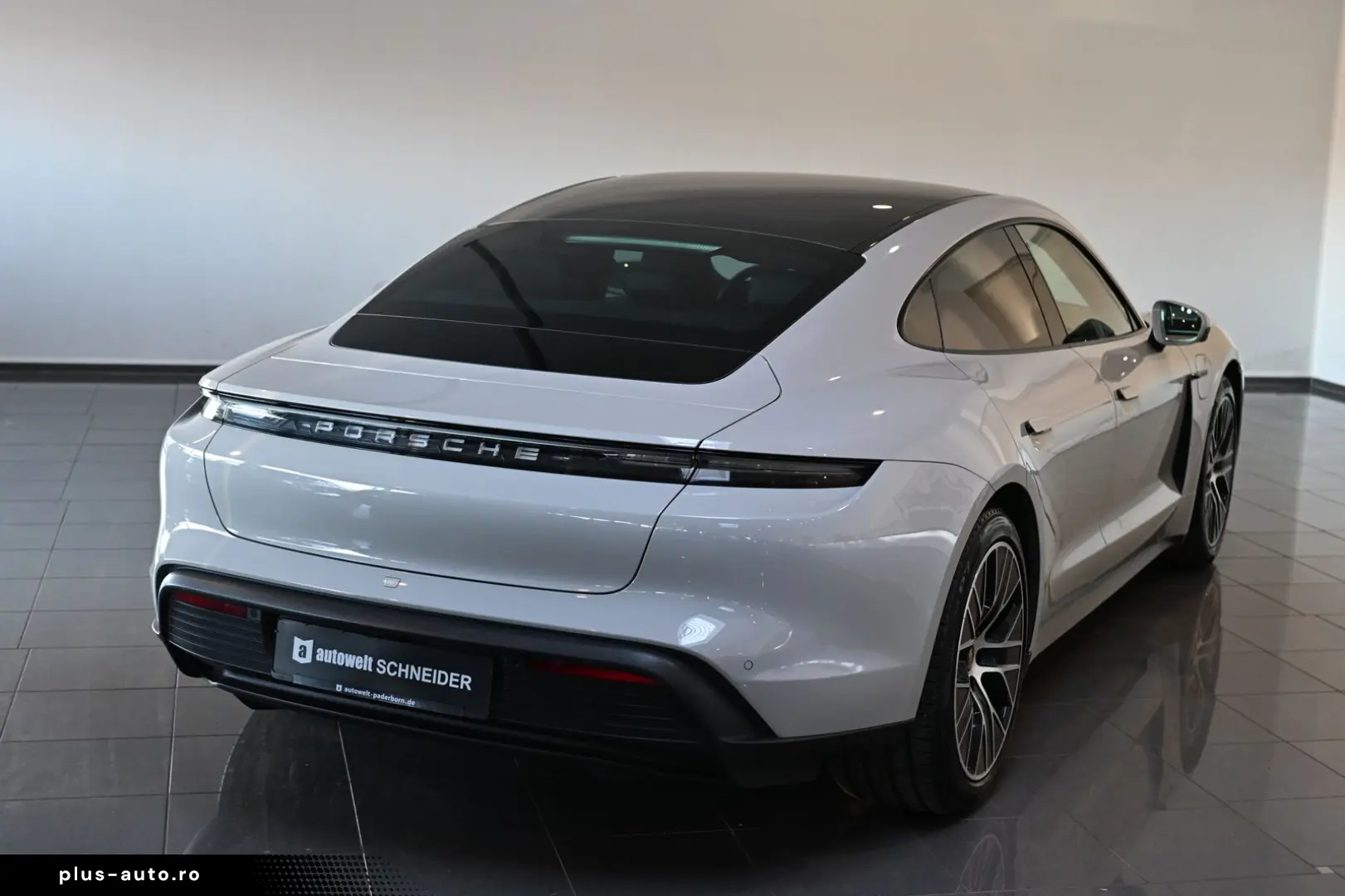 PORSCHE Taycan Performancebatterie PASM Pano HUD ACC 20