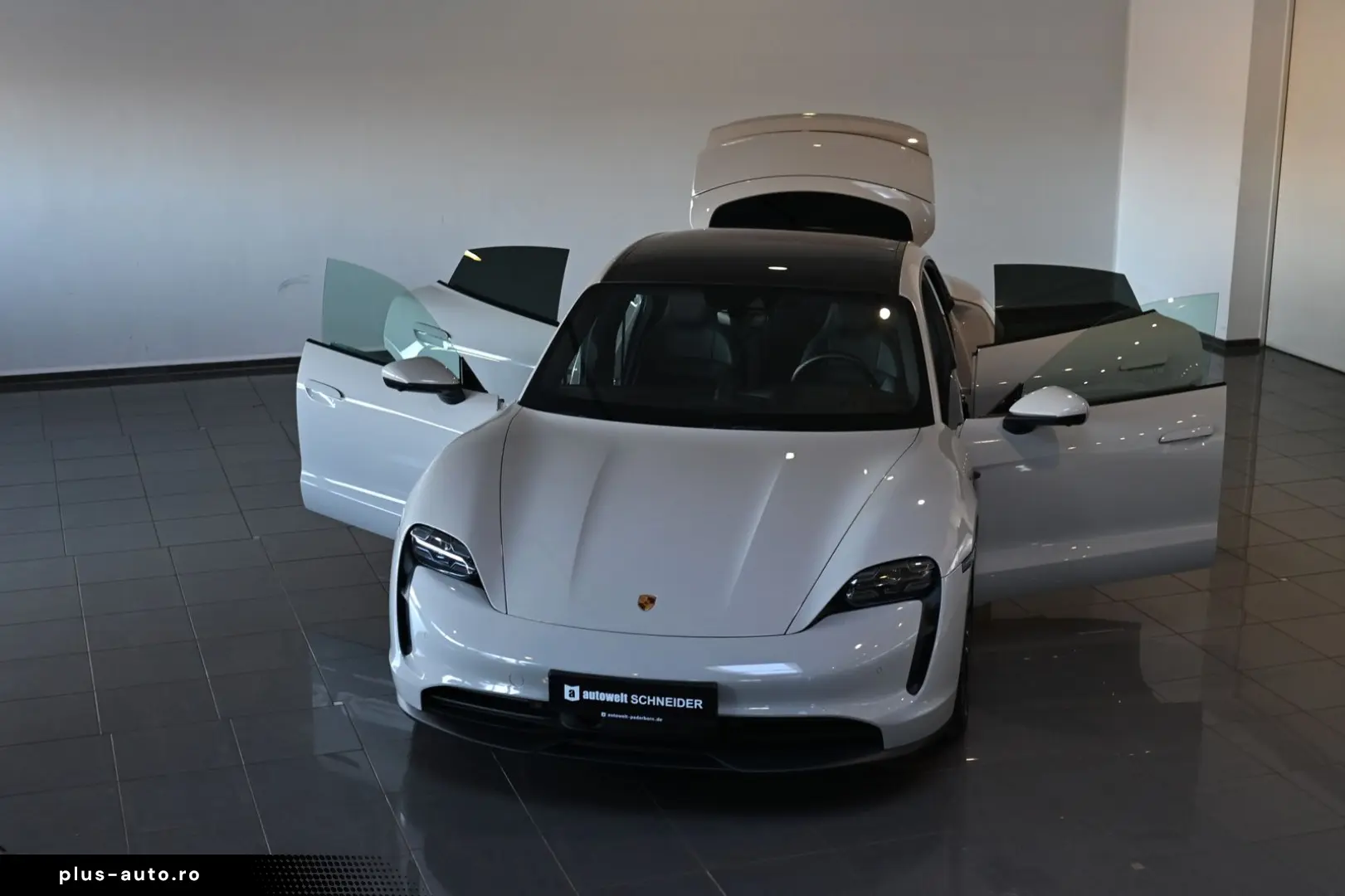 PORSCHE Taycan Performancebatterie PASM Pano HUD ACC 20