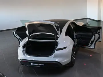 PORSCHE Taycan Performancebatterie PASM Pano HUD ACC 20