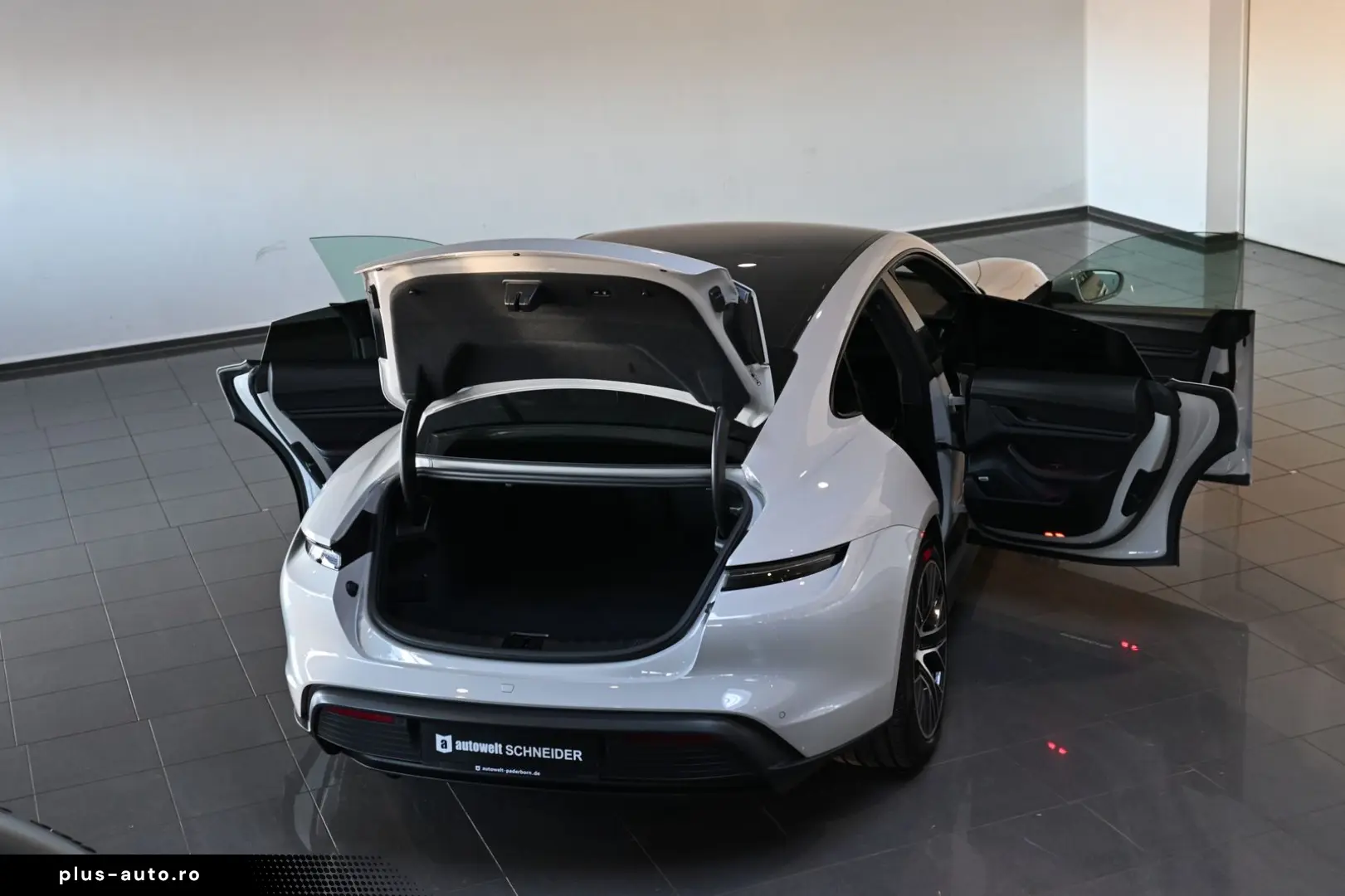 PORSCHE Taycan Performancebatterie PASM Pano HUD ACC 20