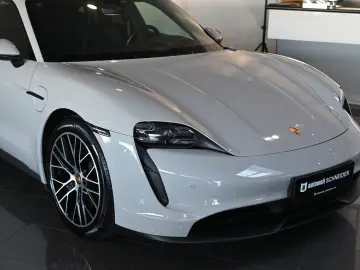 PORSCHE Taycan Performancebatterie PASM Pano HUD ACC 20