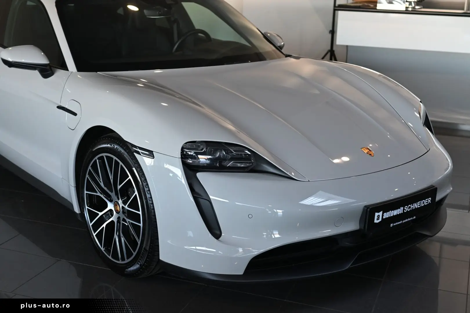 PORSCHE Taycan Performancebatterie PASM Pano HUD ACC 20