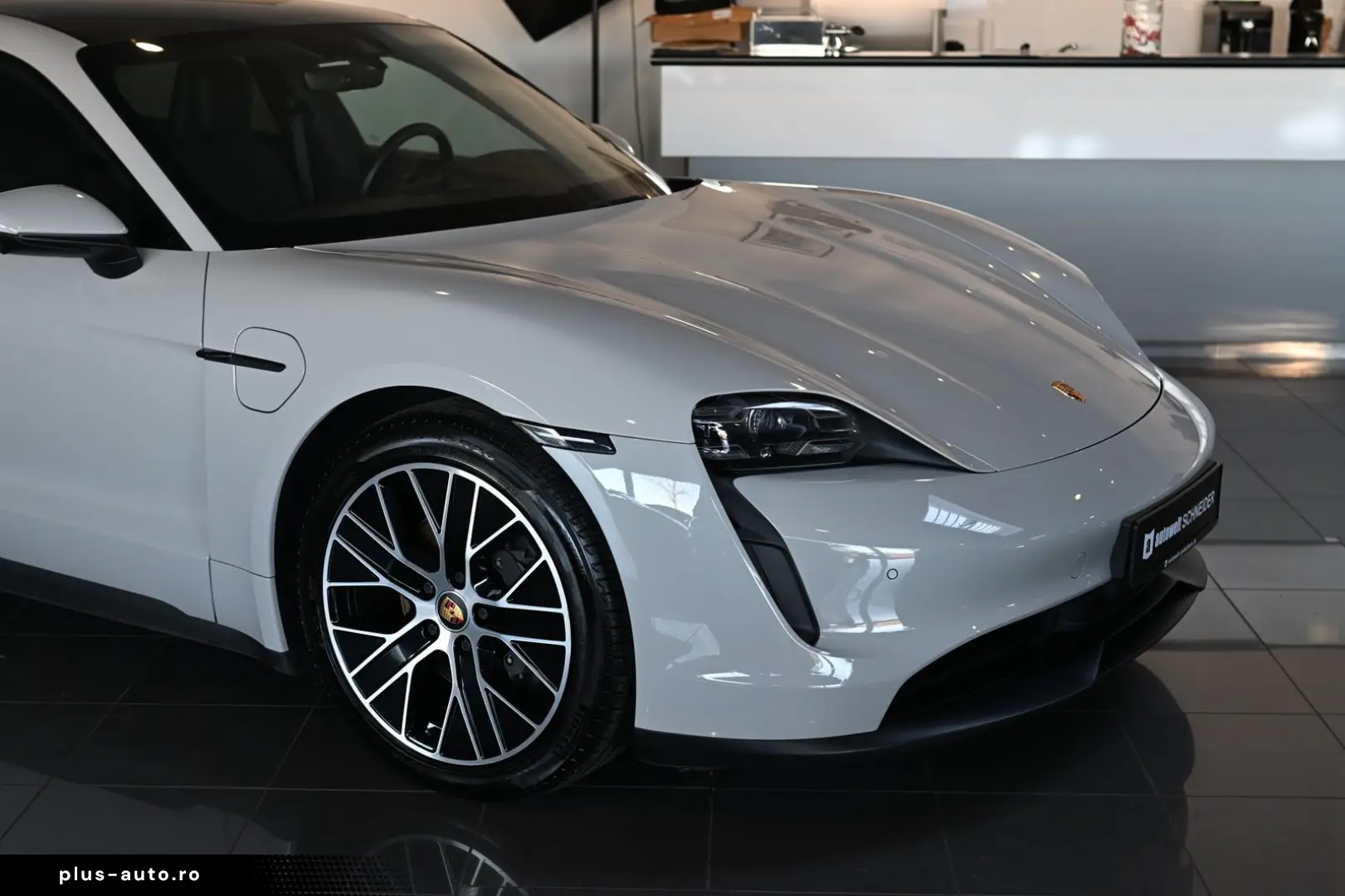 PORSCHE Taycan Performancebatterie PASM Pano HUD ACC 20