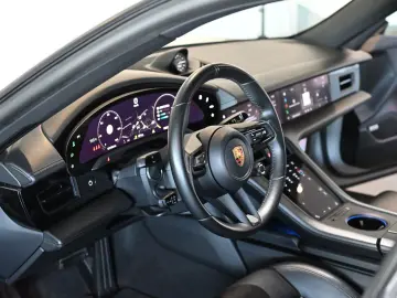 PORSCHE Taycan Performancebatterie PASM Pano HUD ACC 20