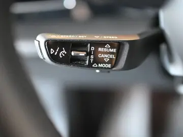 PORSCHE Taycan Performancebatterie PASM Pano HUD ACC 20