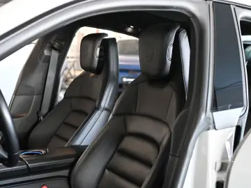 PORSCHE Taycan Performancebatterie PASM Pano HUD ACC 20