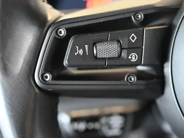 PORSCHE Taycan Performancebatterie PASM Pano HUD ACC 20