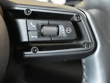 PORSCHE Taycan Performancebatterie PASM Pano HUD ACC 20