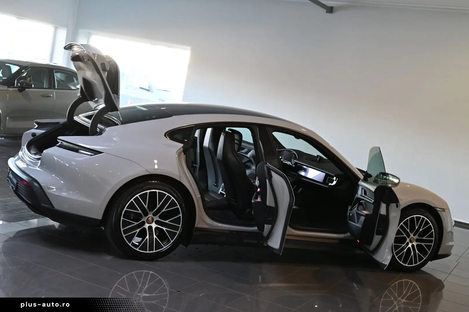 PORSCHE Taycan Performancebatterie PASM Pano HUD ACC 20