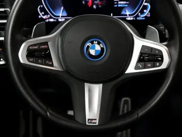 BMW X3 xDrive30e M Sport  HUD  Laserlicht 20  Räder