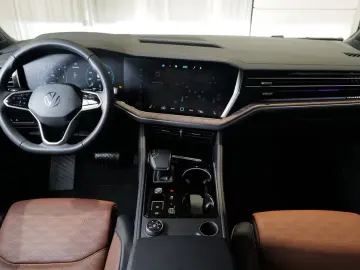 Volkswagen Touareg 3.0TDI Facelift Elegance StdHz HdMa