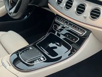 MERCEDES-BENZ E 300 AMG SCHIEBEDACH 360 AMBI MBUX-HI&hellip;