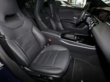 MERCEDES-BENZ CLA 200 Coupé AMG TOTWINKEL PANO DISTR 360  19