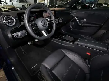 MERCEDES-BENZ CLA 200 Coupé AMG TOTWINKEL PANO DISTR 360  19