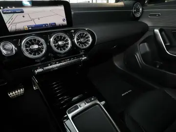 MERCEDES-BENZ CLA 200 Coupé AMG TOTWINKEL PANO DISTR 360  19