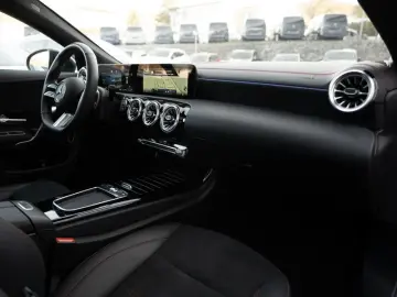 MERCEDES-BENZ CLA 200 Coupé AMG-Sport LED Cam Pano N&hellip;