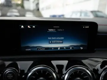 MERCEDES-BENZ CLA 200 Coupé AMG-Sport LED Cam Pano N&hellip;