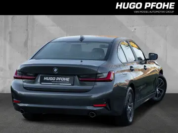 BMW 318d Limousine. Navi groß