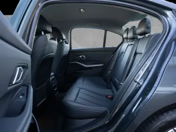 BMW 318d Limousine. Navi groß