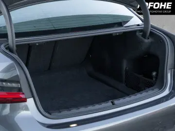 BMW 318d Limousine. Navi groß