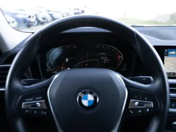 BMW 318d Limousine. Navi groß