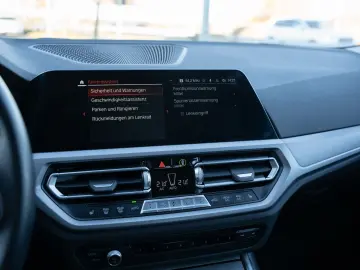 BMW 318d Limousine. Navi groß