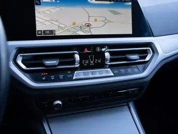 BMW 318d Limousine. Navi groß