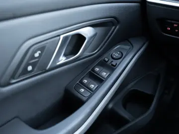 BMW 318d Limousine. Navi groß