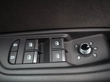 AUDI A4 35 TFSI AHK Digital Cockpit AppleCar 18 Alu