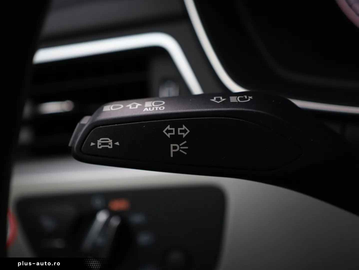 AUDI A4 35 TFSI AHK Digital Cockpit AppleCar 18 Alu