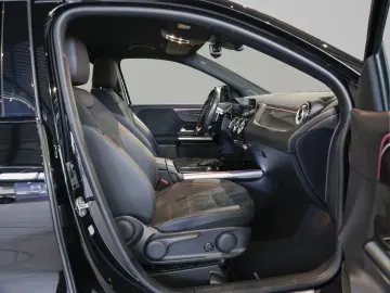 MERCEDES-BENZ GLA 200 AMG