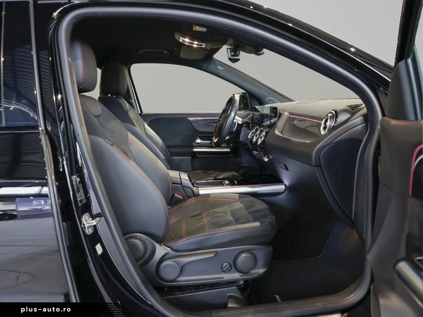 MERCEDES-BENZ GLA 200 AMG