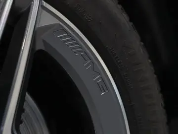 MERCEDES-BENZ GLA 200 AMG