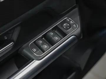 MERCEDES-BENZ GLA 200 AMG