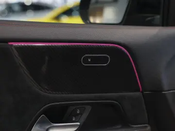 MERCEDES-BENZ GLA 200 AMG