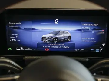 MERCEDES-BENZ GLA 200 AMG