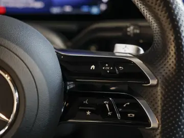 MERCEDES-BENZ GLA 200 AMG