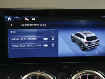 MERCEDES-BENZ GLA 200 AMG