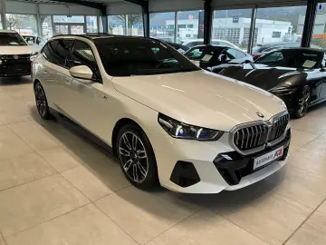 BMW 520i Touring M Sport 360 Kamera HUD Panoramadach