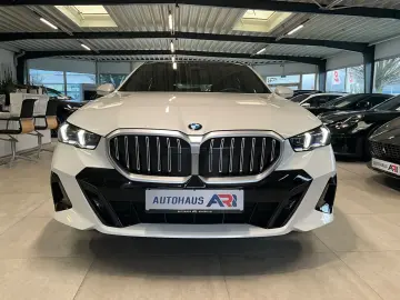 BMW 520i Touring M Sport 360 Kamera HUD Panoramadach