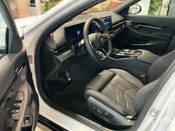 BMW 520i Touring M Sport 360 Kamera HUD Panoramadach