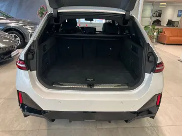 BMW 520i Touring M Sport 360 Kamera HUD Panoramadach