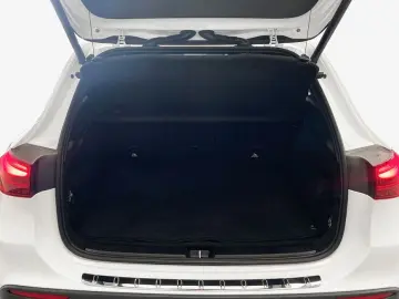 MERCEDES-BENZ GLA 180 AMG Line