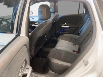 MERCEDES-BENZ GLA 180 AMG Line