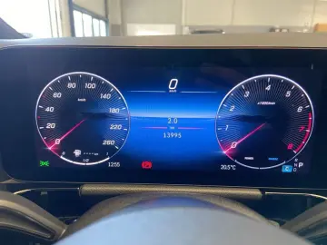 MERCEDES-BENZ GLA 180 AMG Line