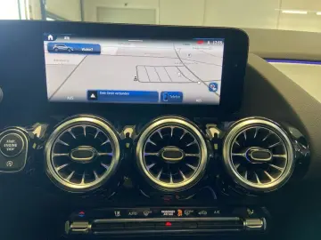 MERCEDES-BENZ GLA 180 AMG Line