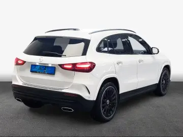 MERCEDES-BENZ GLA 180 AMG Line