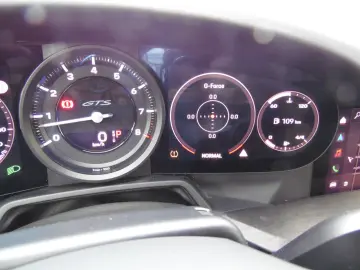 PORSCHE 911 (992) Carrera 4 GTS PDK