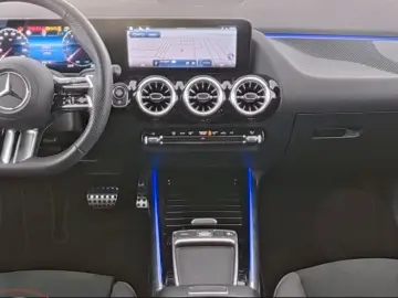 MERCEDES-BENZ GLA 180