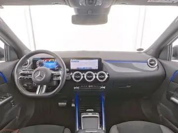 MERCEDES-BENZ GLA 180